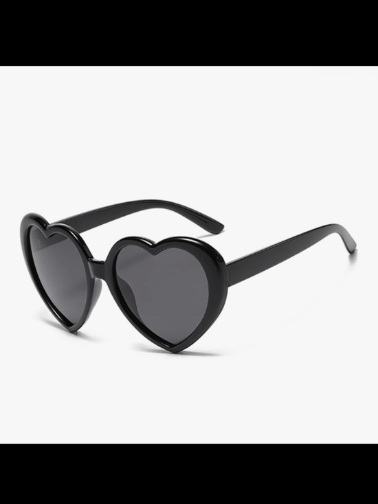 Accessories - 🆕 Heart-Shaped Oversized Women's Sunglasses - Black